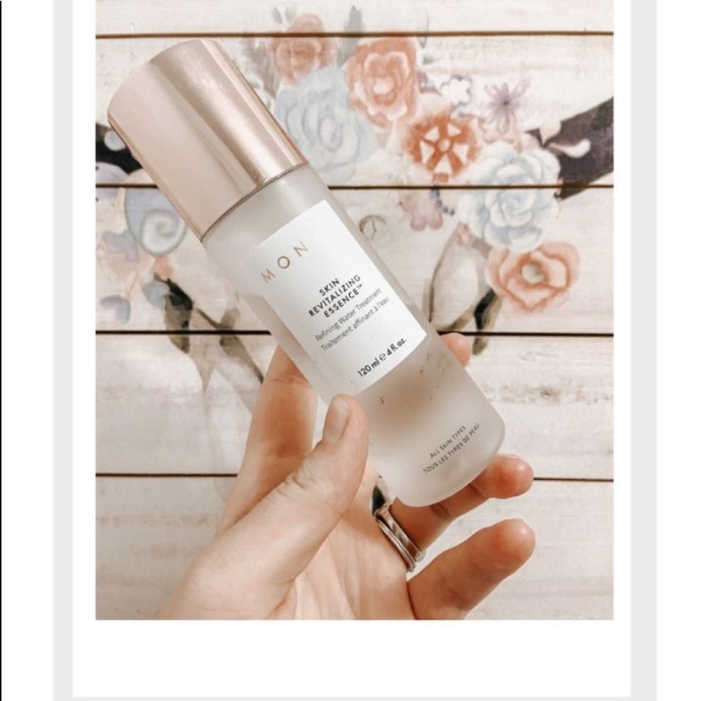 Skin Revitalizing Essence MONAT